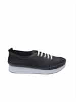 Lightweight Black Casual Shoes with Clean Street Style Design